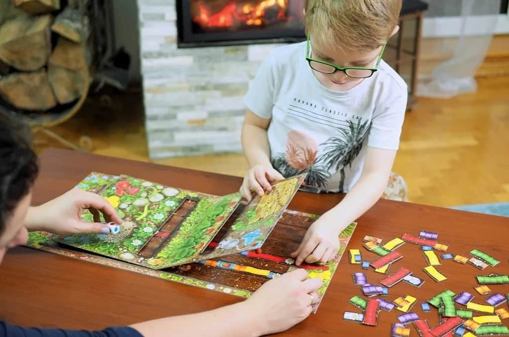 Najlepsze gry dla 8-letnich dziewczynek: edukacyjne, kreatywne i bezpieczne propozycje