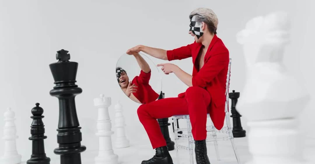 Gdzie zagrać w szachy anonimowo? Top 5 platform bez rejestracji