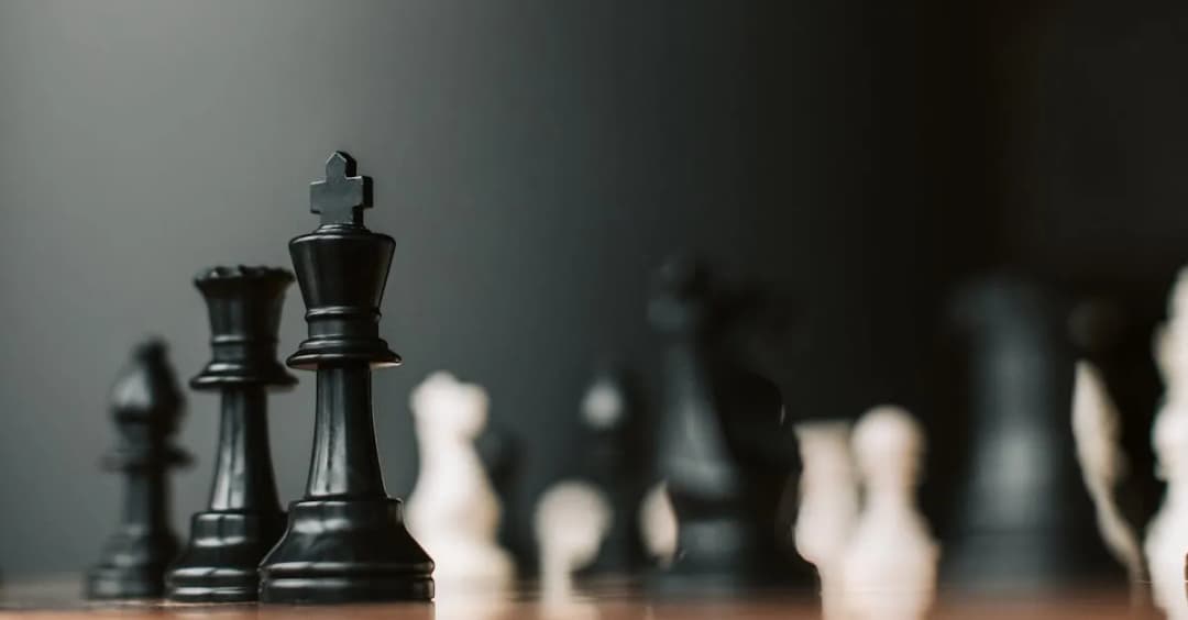 Kto zostaje arcymistrzem szachowym? To wymagania i prestiż tytułu