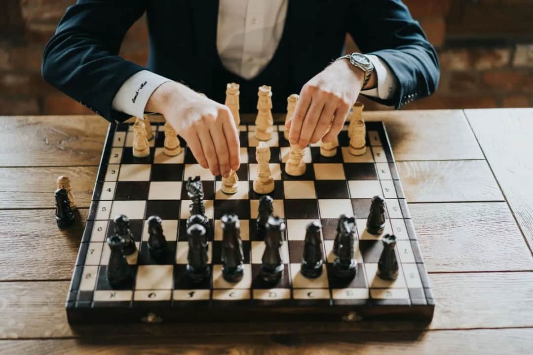 Jak grać czarnymi w szachy: Skuteczne strategie i otwarcia dla czarnych