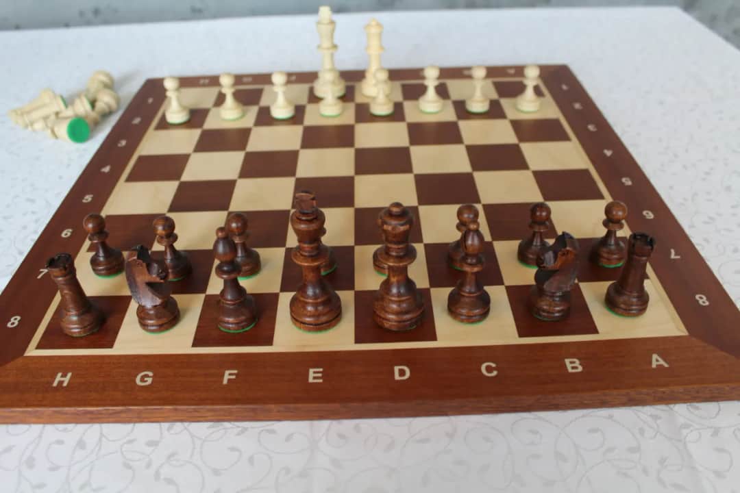 Jak prawidłowo ustawić szachy na szachownicy - kompletny przewodnik Jak prawidłowo ustawić szachy na szachownicy - kompletny przewodnik